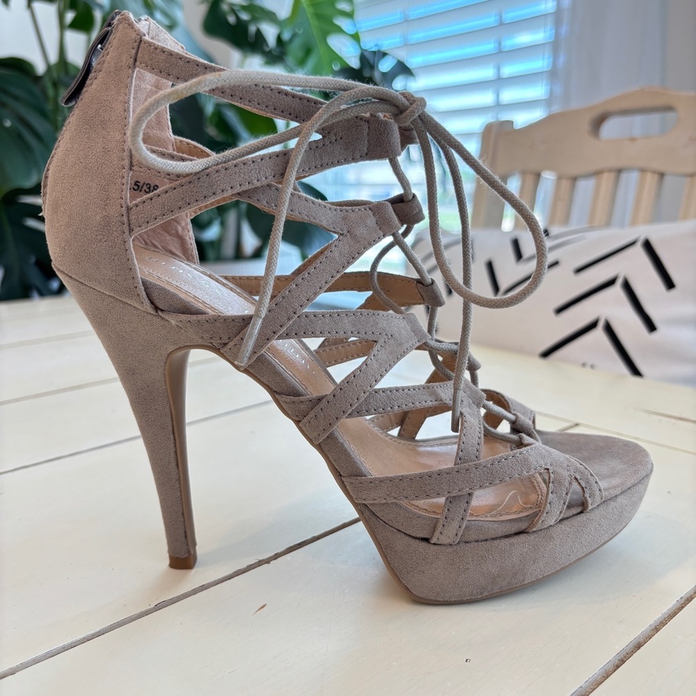 Chinese Laundry Strappy Sandal Heels Women’s 7.5 Beige Taupe - Picture 3 of 16